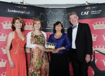 Jane Asher presents award to CFN team